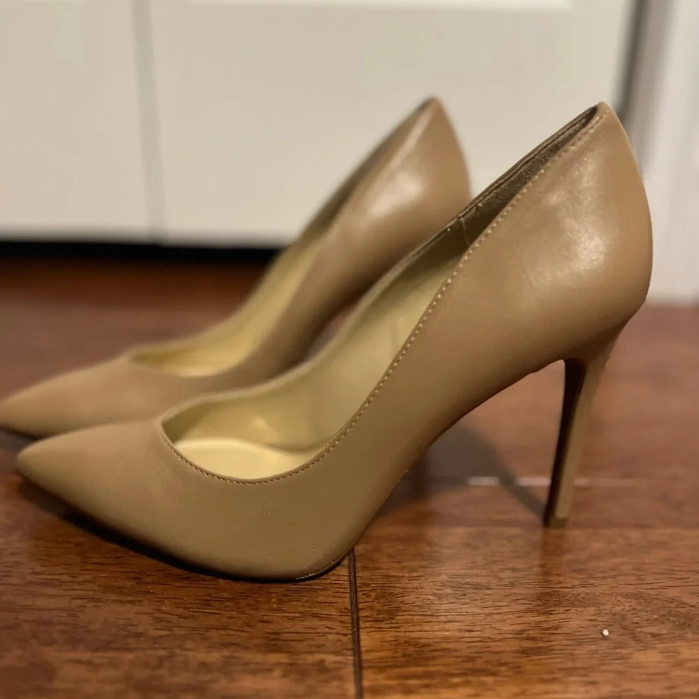 Jessica Simpson heels - Picture 2 of 3
